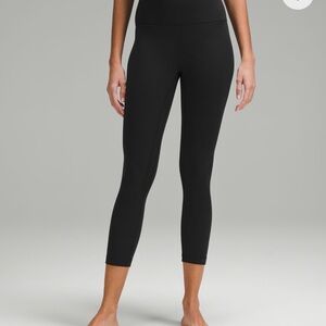 NWT Lululemon Black Crop HR Align Leggings Size 4